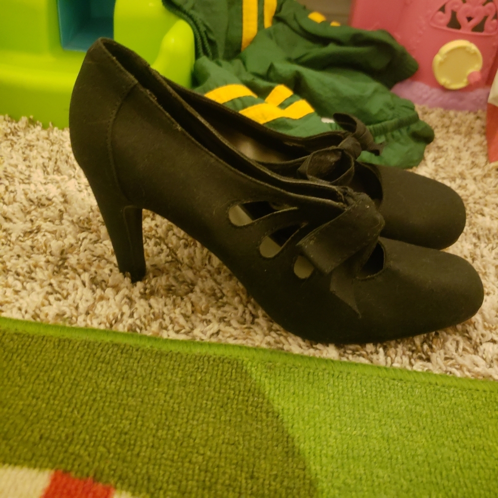 Ann Marino black heels